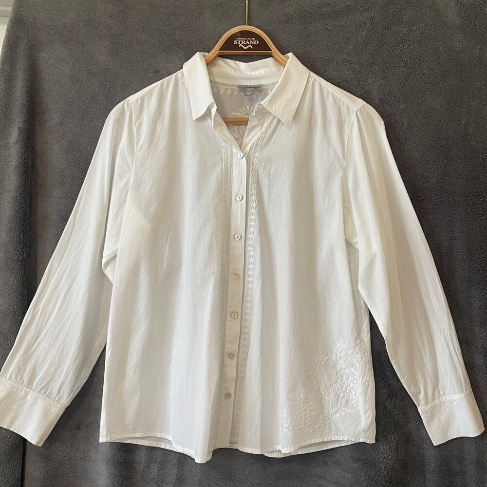 J.Jill Embroidered long sleeves button-up classic white women shirt. Size S.